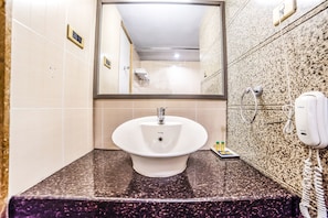 Habitación ejecutiva | Baño | Ducha y cabezal de ducha tipo lluvia