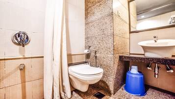 Deluxe Room | Bathroom