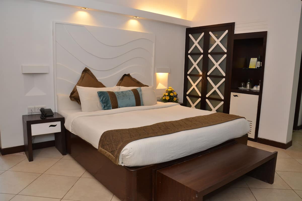 luxury room | 1 bedroom, premium bedding, memory-foam beds, minibar