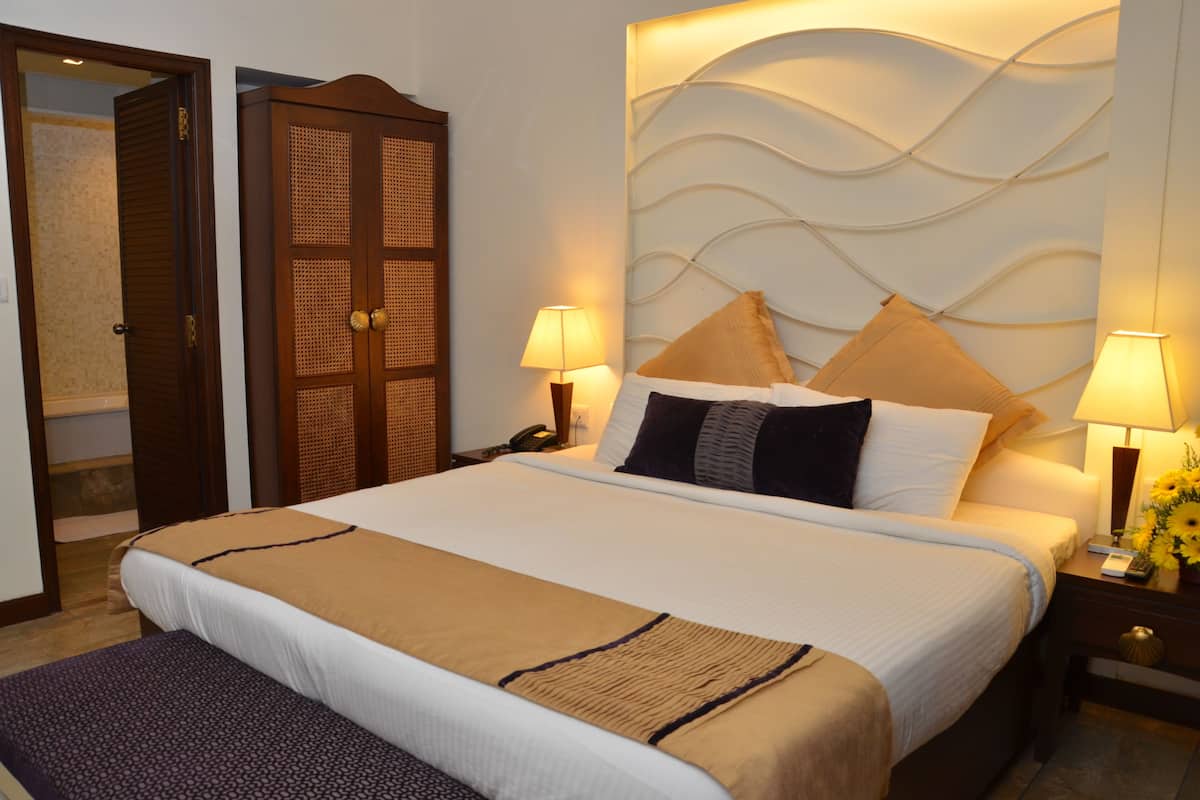 suite | 1 bedroom, premium bedding, memory-foam beds, minibar