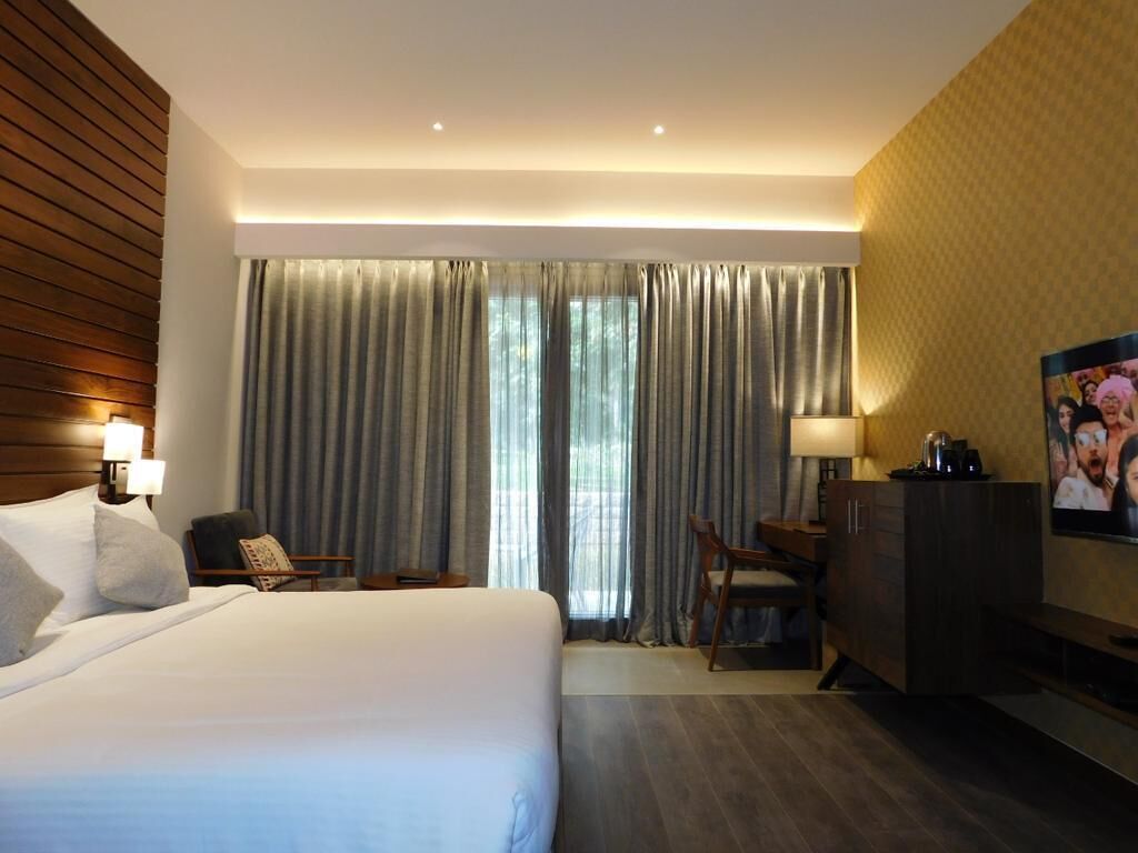 尊荣双人房或双床房, 公园景观, 转角 | 1 多间卧室、高档床上用品、记忆海绵床垫、迷你吧