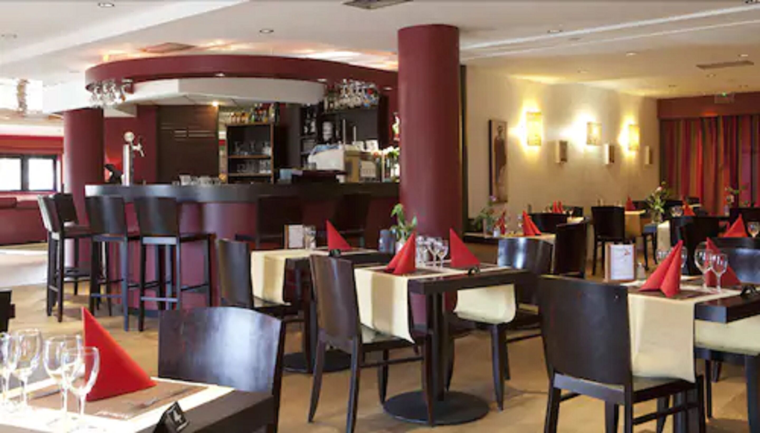 Desayuno buffet (EUR 10.50 por persona) 