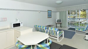 Living area - Acacia Lodge Motel (Mangonui)