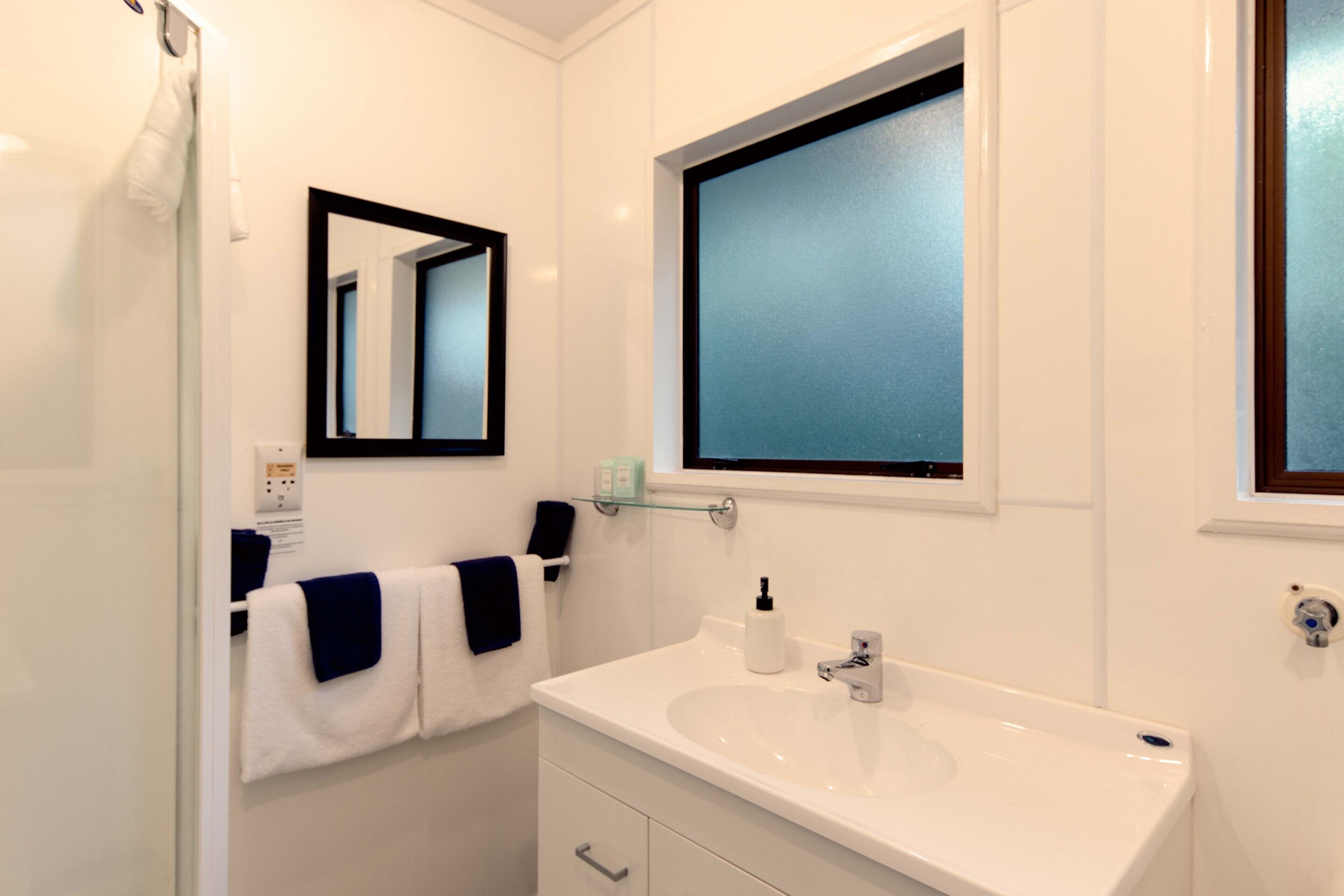 Family Apartment, 1 Bedroom, Non Smoking, Kitchen (Full Kitchen) | Bathroom | Shower, free toiletries, hair dryer, towels