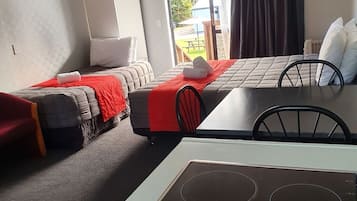 Studio with Mountain View - Prepaid | Iron/ironing board, cots/infant beds, free WiFi, bed sheets