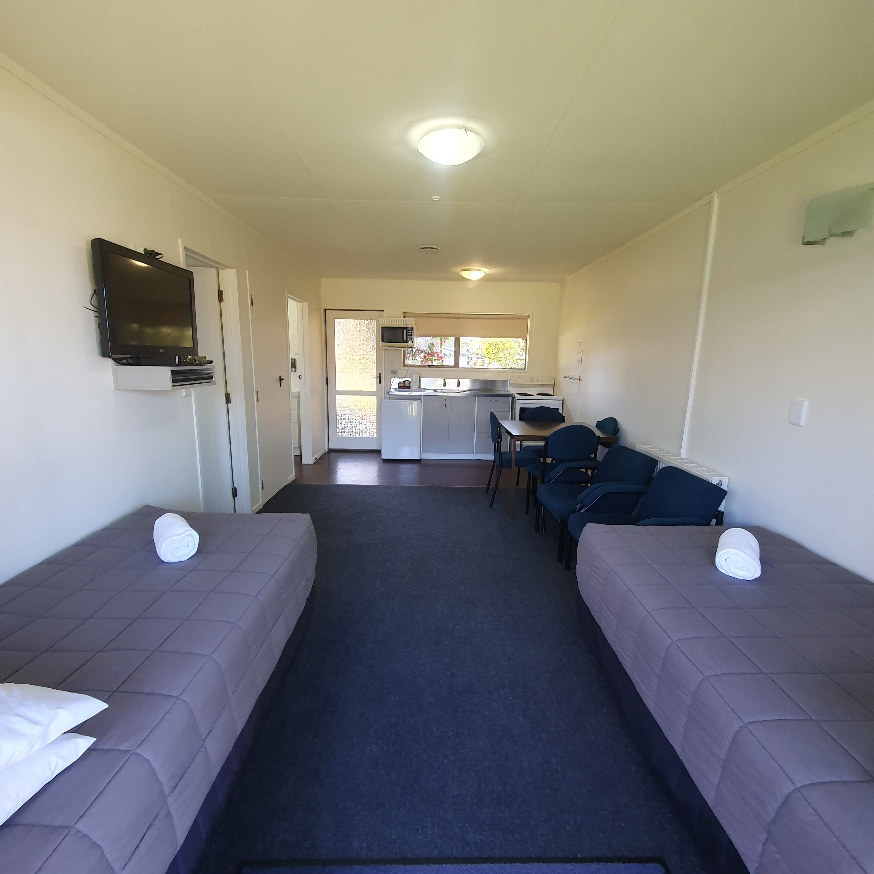 Family Room - Prepaid | Iron/ironing board, free WiFi, bed sheets