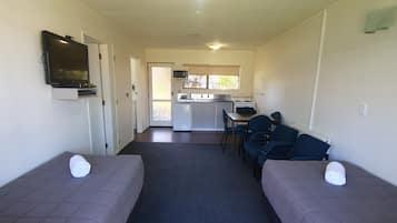 Family Room - Prepaid | Iron/ironing board, free WiFi, bed sheets