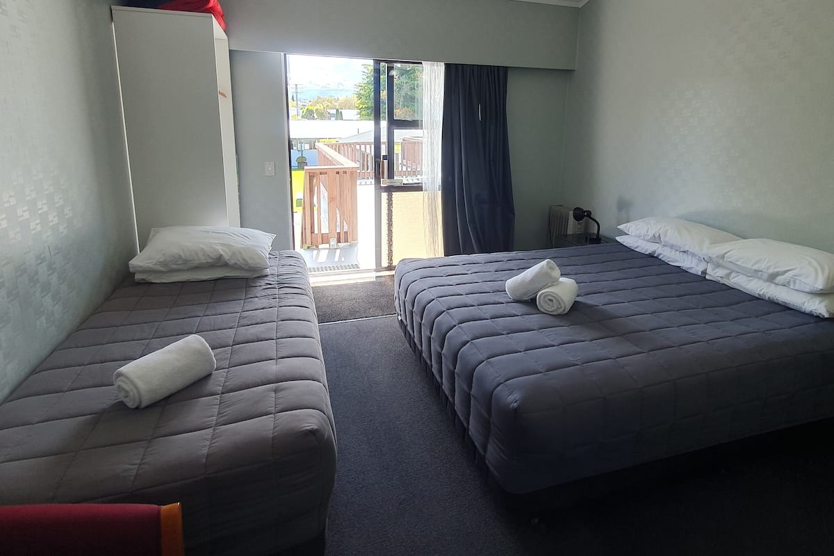 Studio with Mountain View - Prepaid | Iron/ironing board, free WiFi, bed sheets