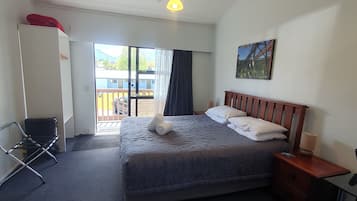 Premium studio, 1 kingsize bed (Prepaid) | Een strijkplank/strijkijzer, gratis wifi, beddengoed