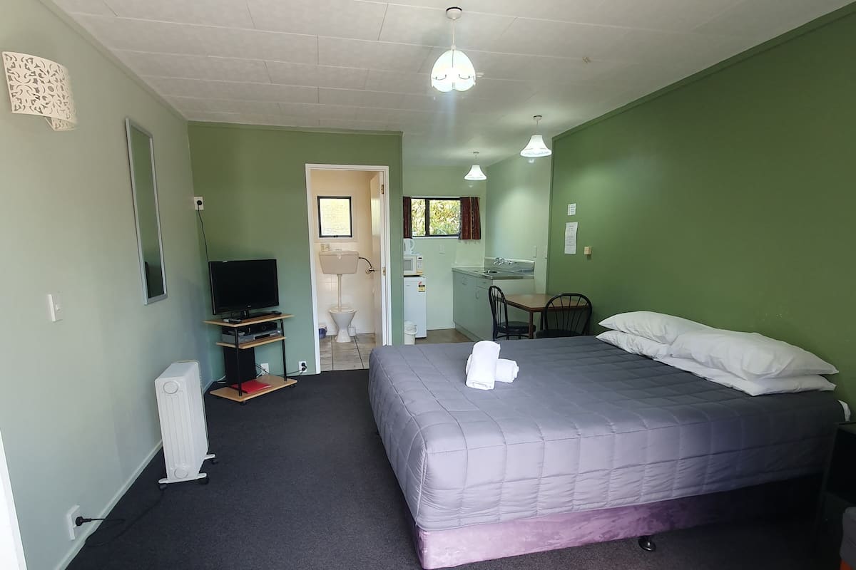 Standard Studio - Prepaid | Iron/ironing board, free WiFi, bed sheets