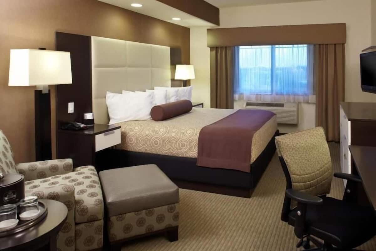 Pillowtop beds, in-room safe, desk, laptop workspace
