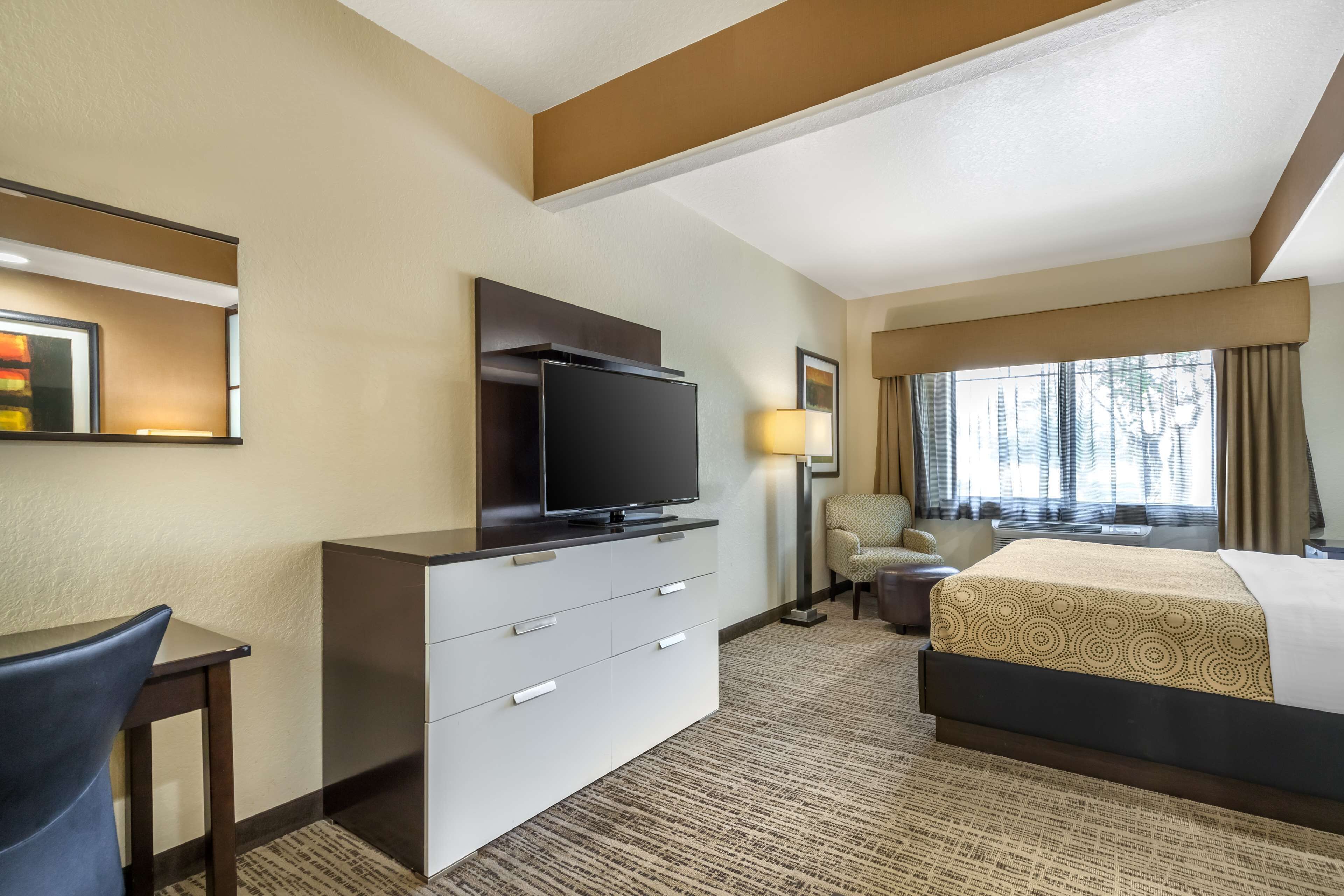 suite, 1 king bed, non smoking, refrigerator & microwave (walk-in shower;with sofabed) | pillow-top beds, in-room safe, desk, laptop workspace