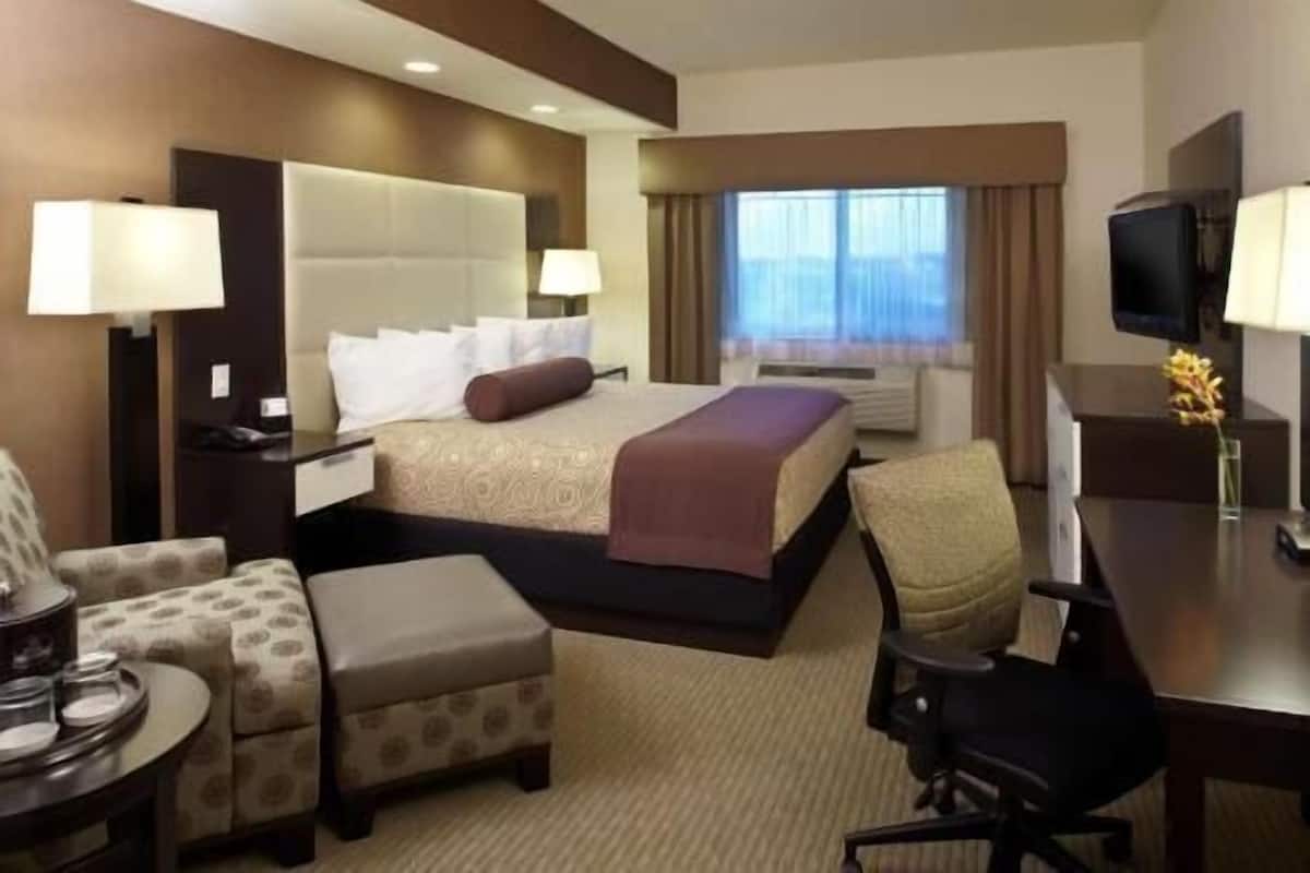 Pillowtop beds, in-room safe, desk, laptop workspace