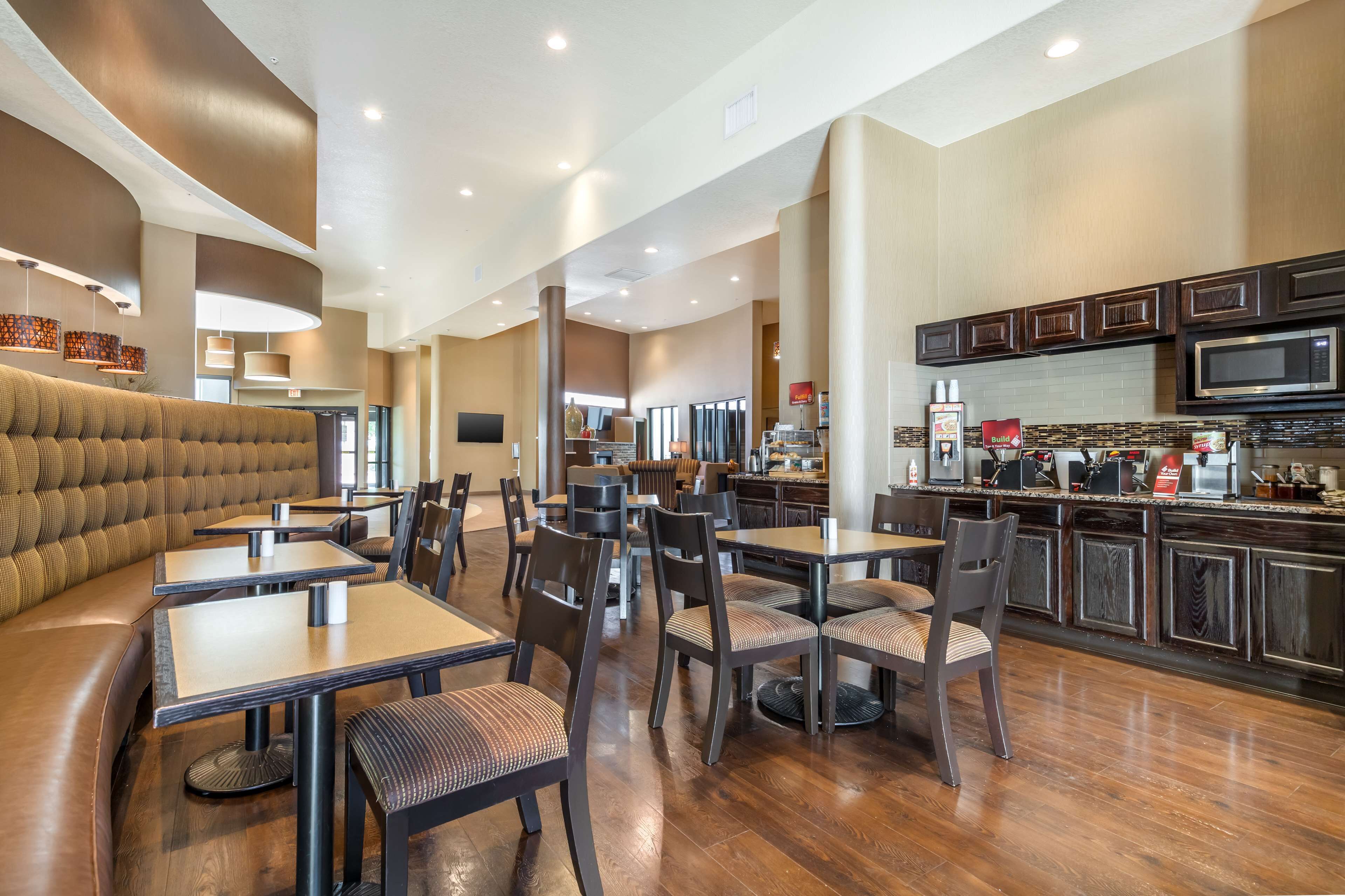 free buffet breakfast