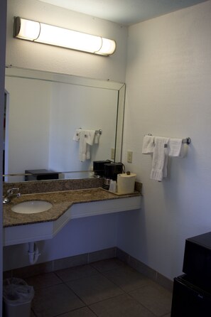 Bathroom - Inn of the Dove (Dallas)