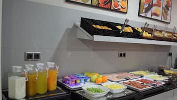 Dagelijks ontbijtbuffet (EUR 6 per persoon)