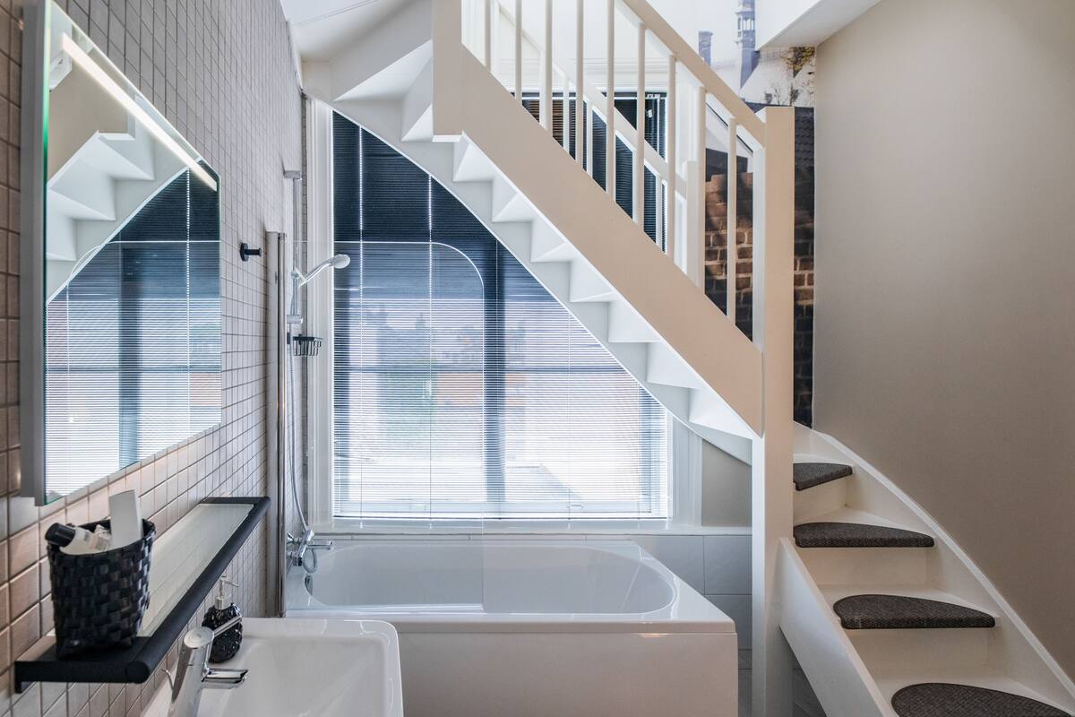 superior double room (street side) | bathroom | free toiletries, towels