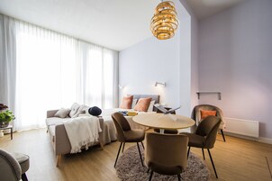 Suite junior | Ropa de cama hipoalergénica, minibar, caja fuerte