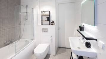 Deluxe Double Room | Bathroom