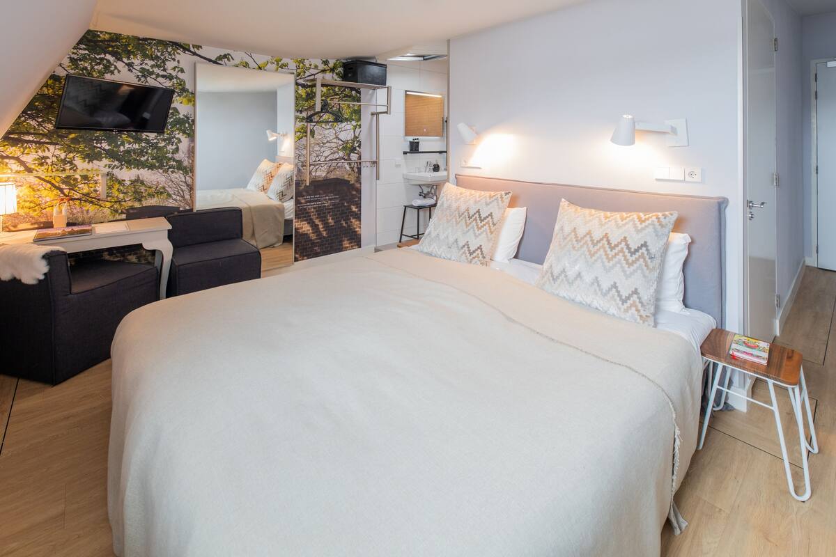 Superior Double Room | Hypo-allergenic bedding available, minibar, in-room safe