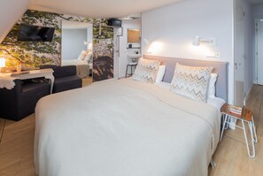 Dobbeltrom – superior (Street side) | Allergitestet sengetøy, minibar, safe på rommet og individuelt dekorert