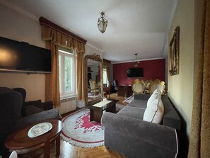 Deluxe Apartment | Living area | 45-cm LCD TV with cable channels, TV