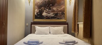 Travelling Actor - Inn