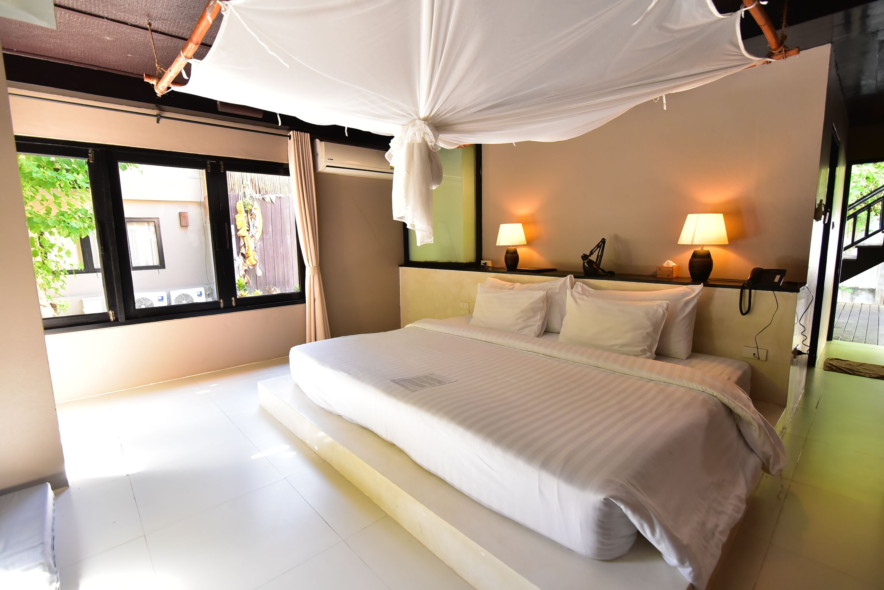 deluxe room | 2 bedrooms, minibar, in-room safe, bed sheets