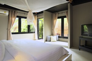 ห้องดีลักซ์ | มินิบาร์, ตู้นิรภัยในห้องพัก, ผ้าปูที่นอน