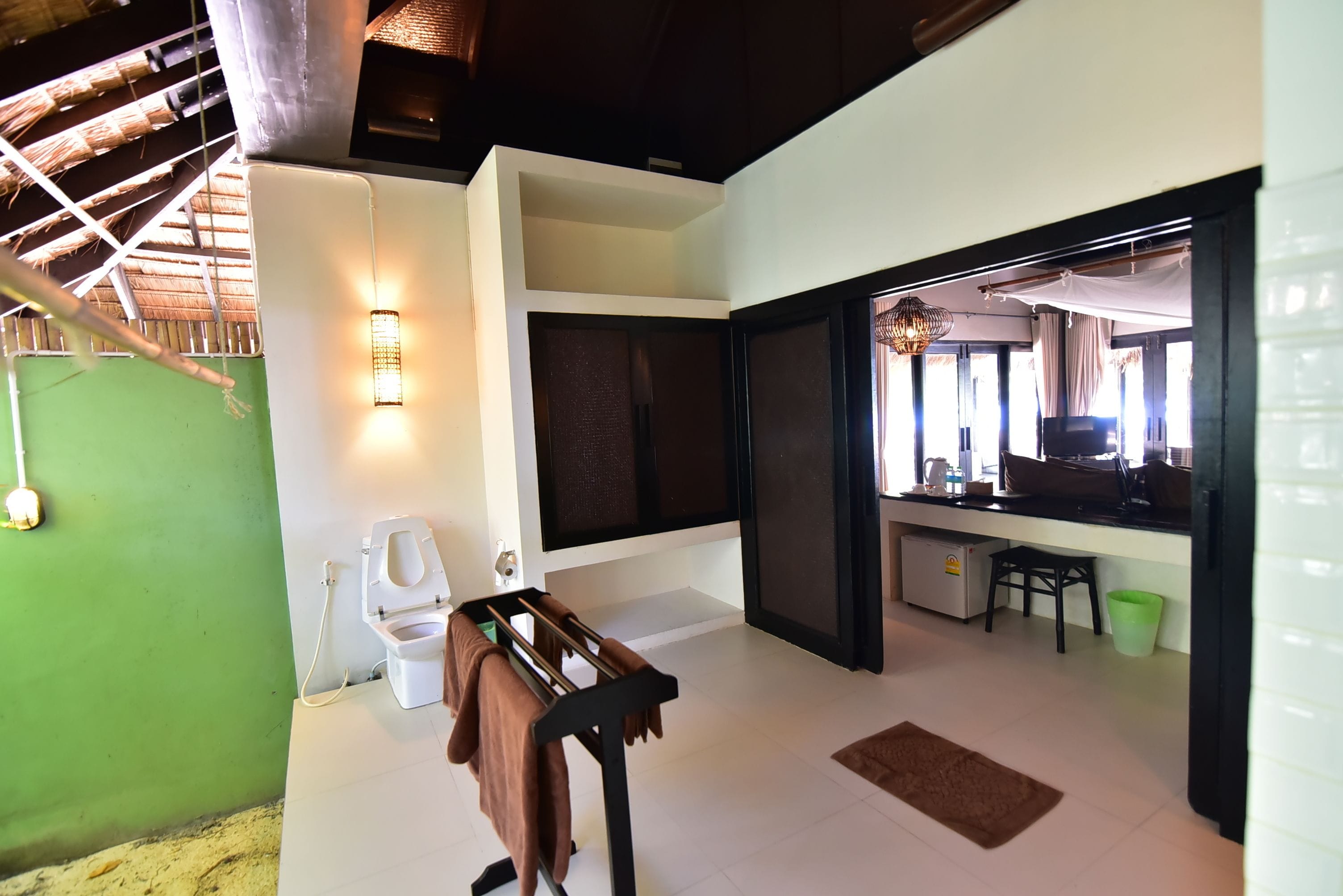 2 bedrooms, minibar, in-room safe, bed sheets