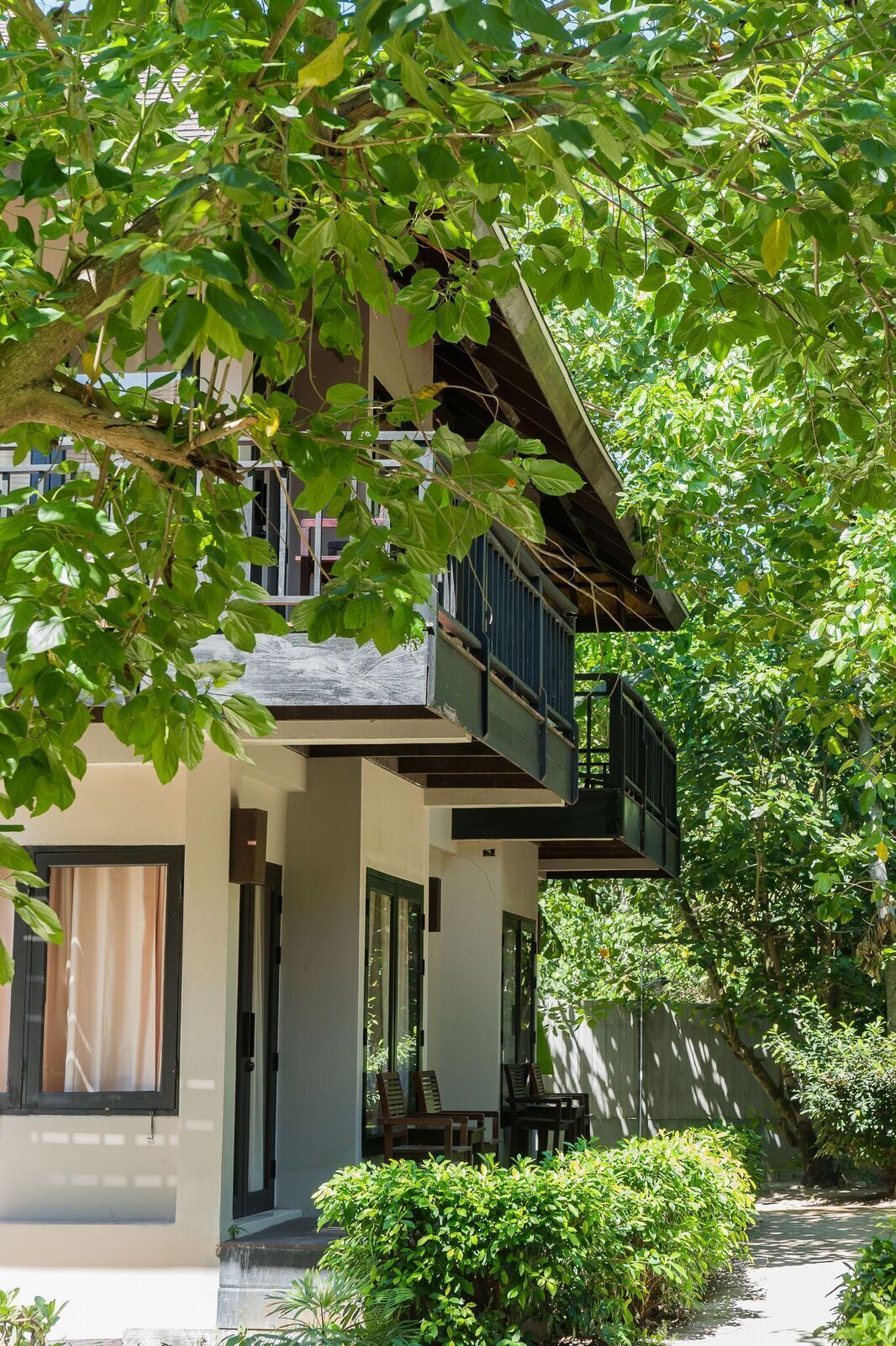 family room | 2 bedrooms, minibar, in-room safe, bed sheets