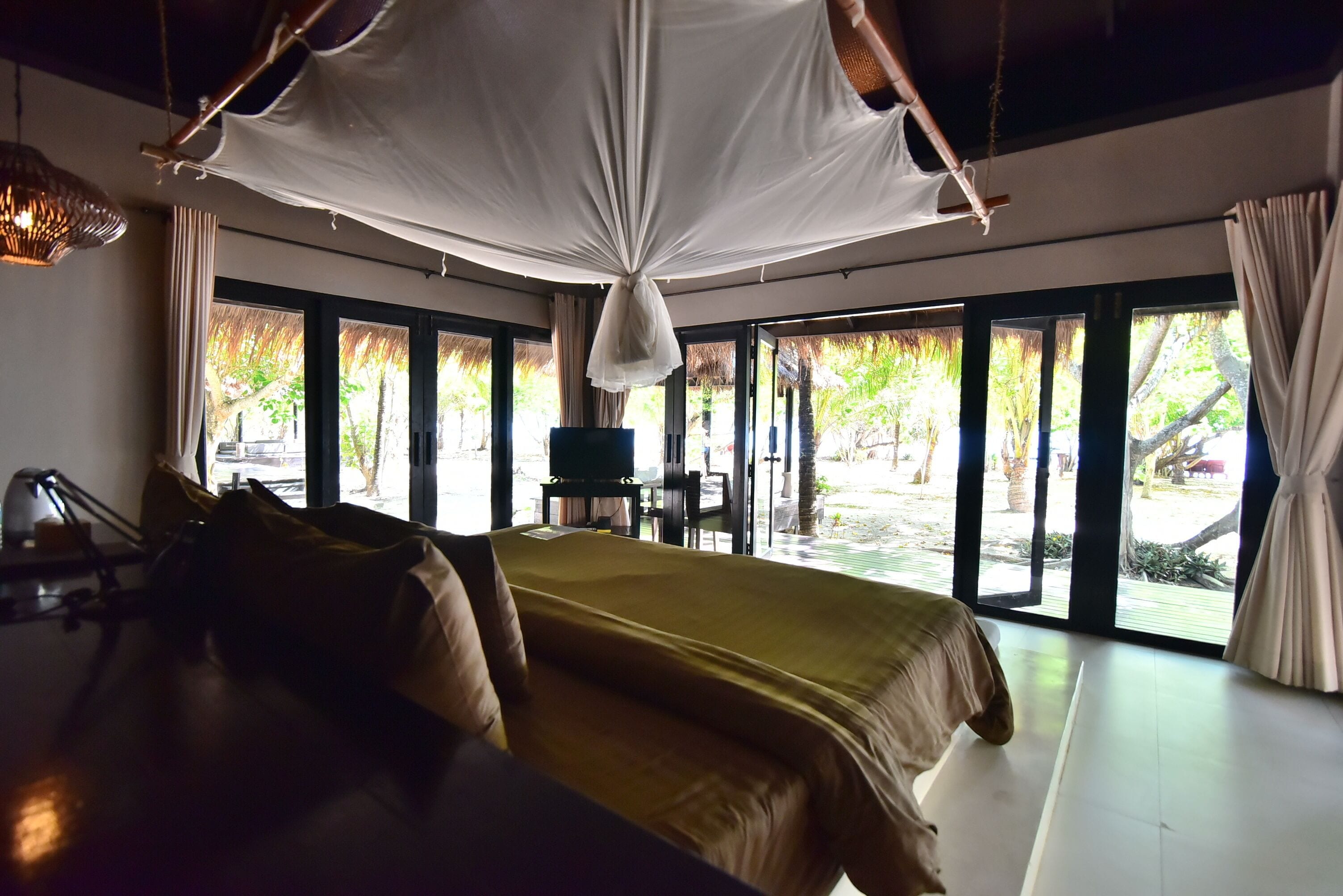 Minibar, coffres-forts dans les chambres, draps fournis