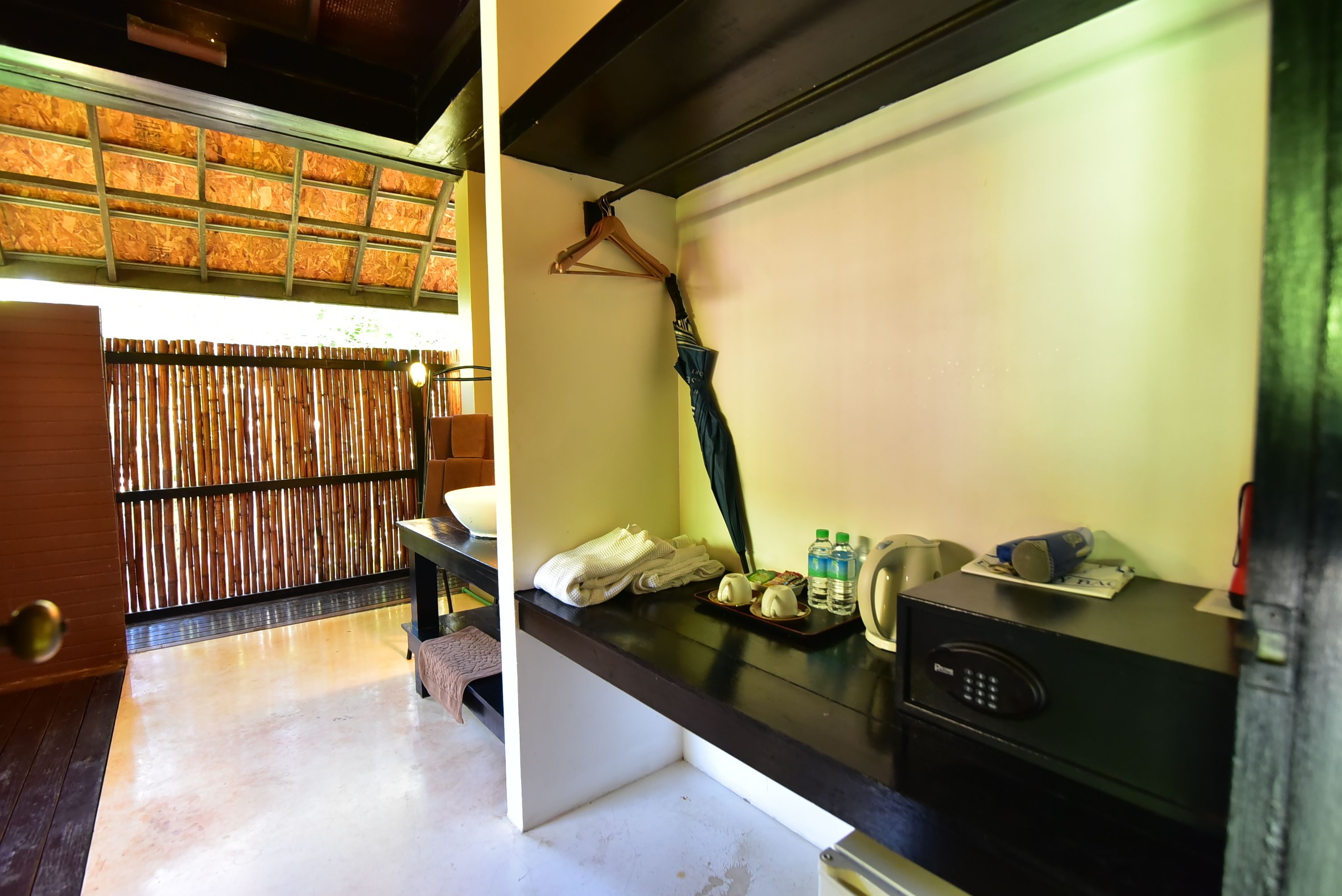 premier deluxe | bathroom | shower, free toiletries, bathrobes, towels