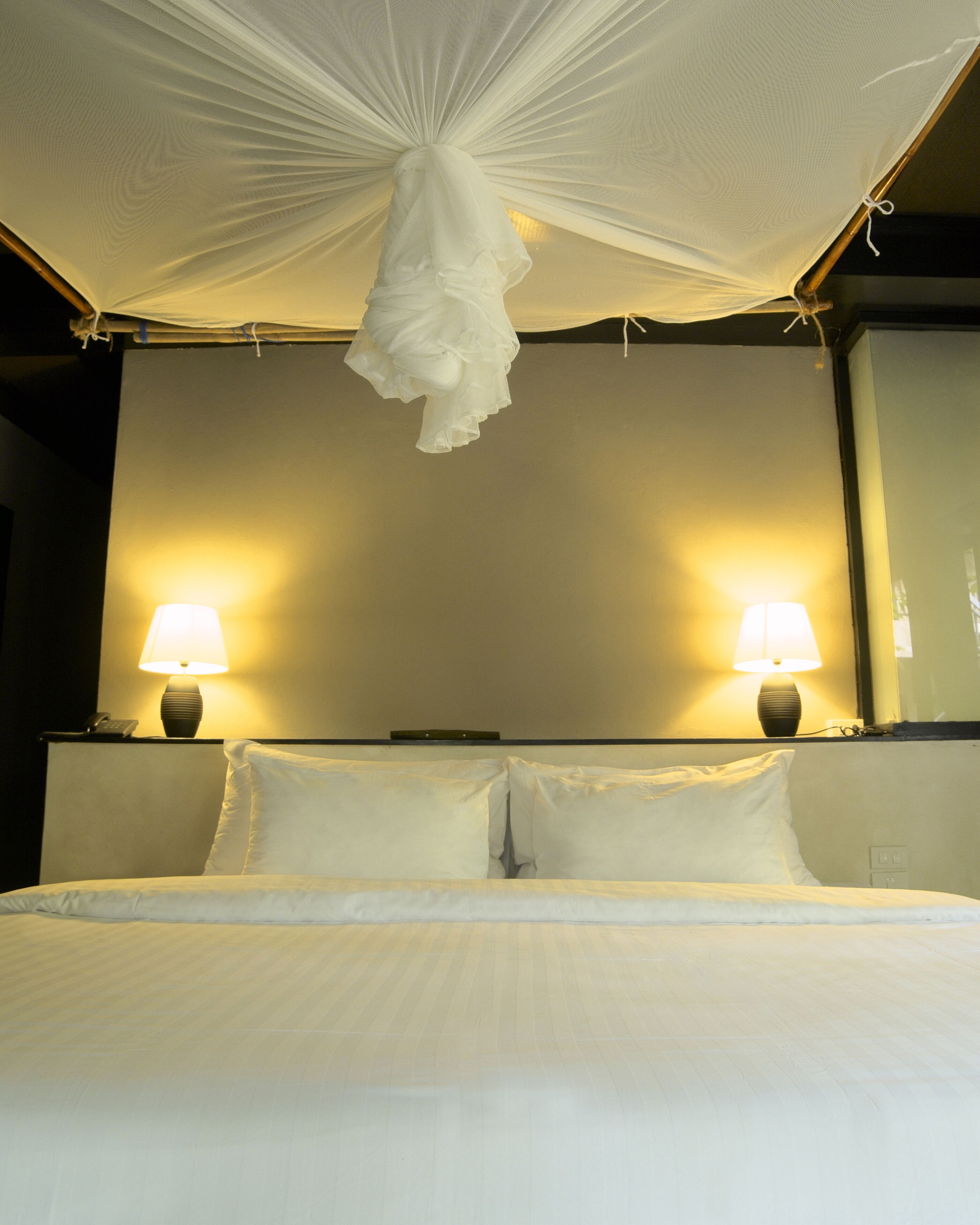 Minibar, in-room safe, bed sheets
