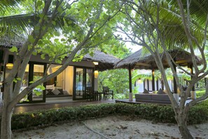 Villa (Santi) | Kameruitzicht