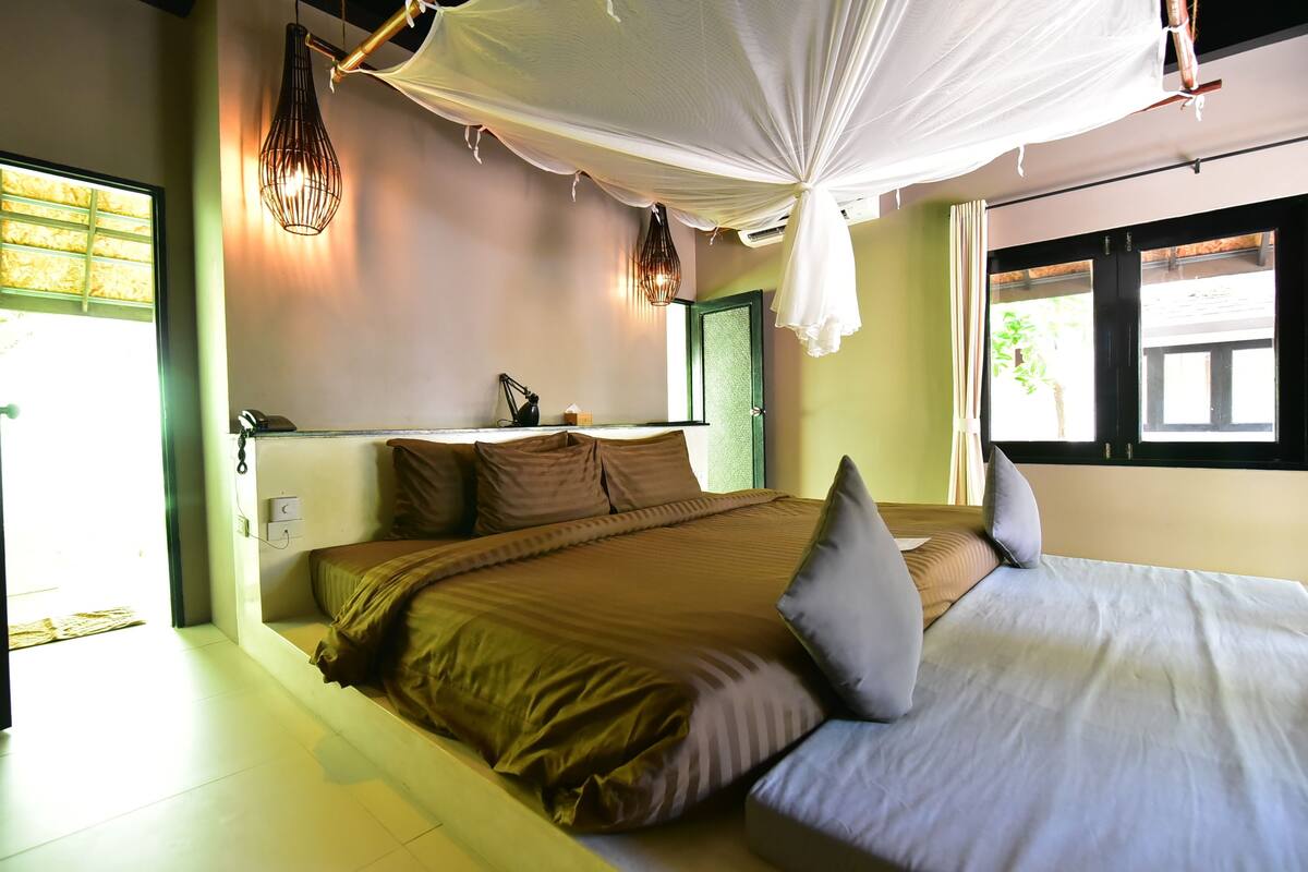 Deluxe Villa (Siam) | Minibar, in-room safe, bed sheets