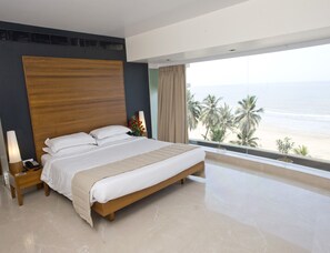 Habitación Deluxe | Ropa de cama de alta calidad y minibar 