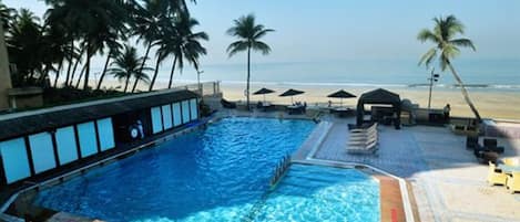 Outdoor pool, free cabanas, pool umbrellas