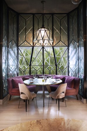 Bar de cocteles, con vista a la playa 