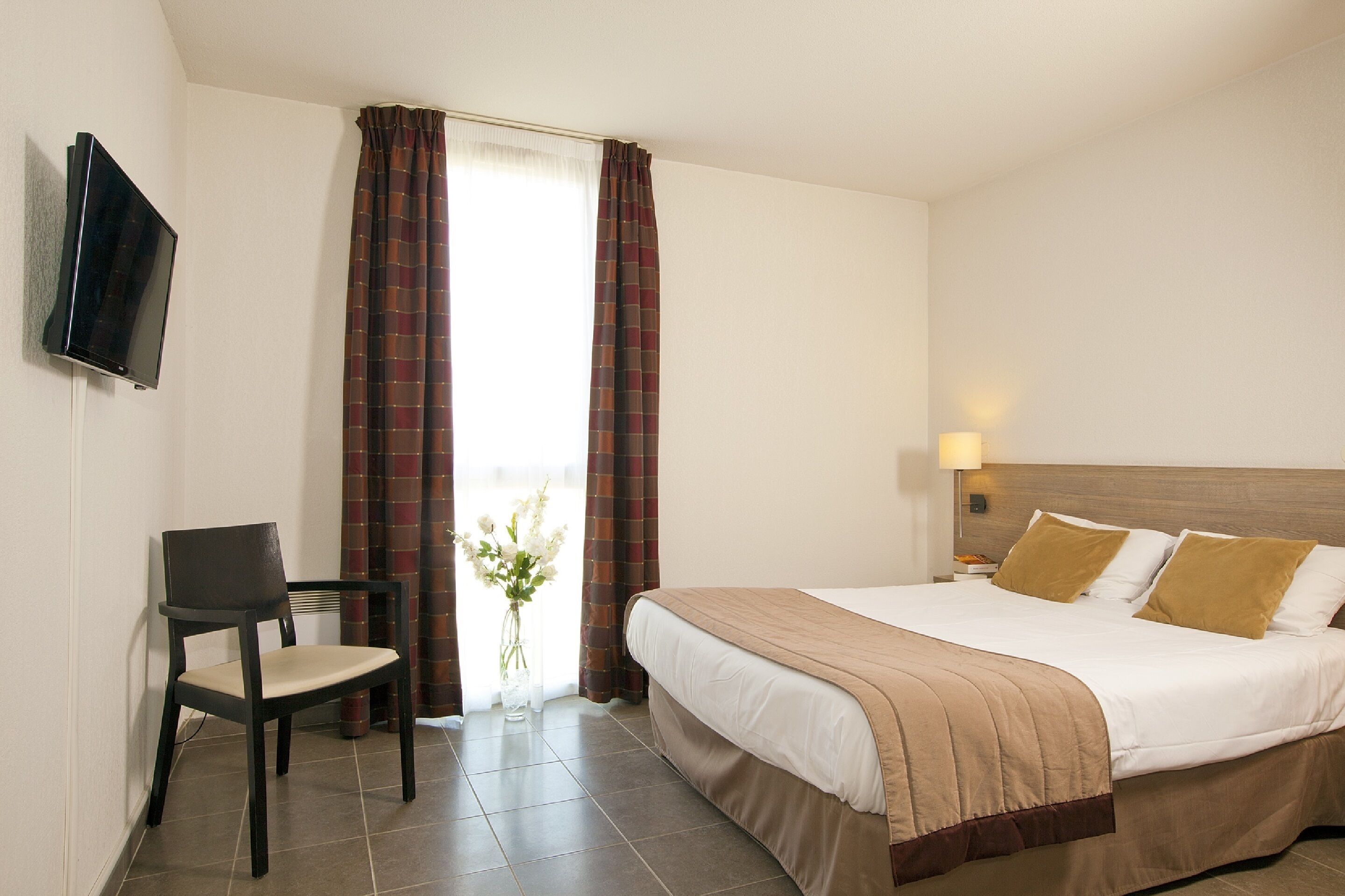 Skrivbord, ljudisolering, gratis wi-fi och sängkläder