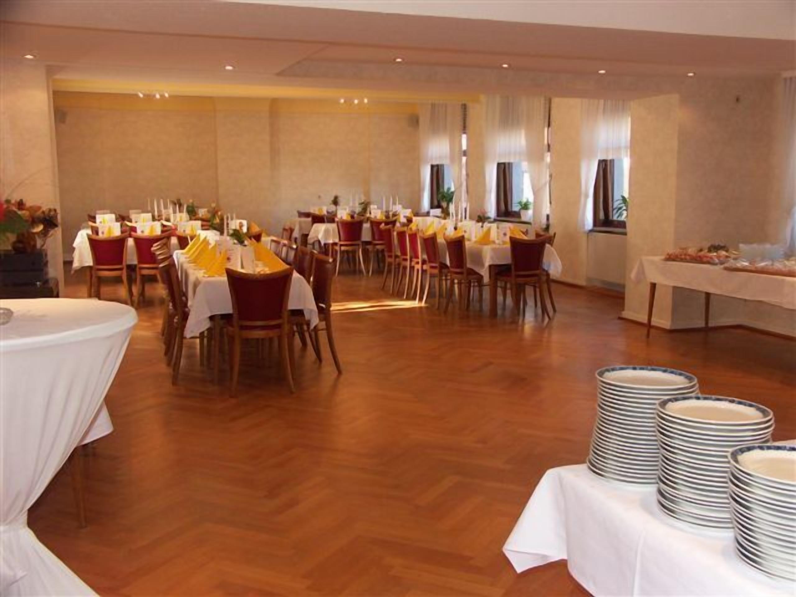 Café da manhã com buffet nos fins de semana (EUR 9 por pessoa) 