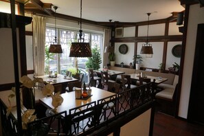 Lunsj og middag serveres, regionale retter