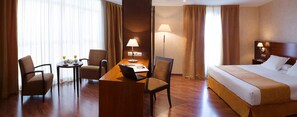 Minibar y sistema de insonorización 
