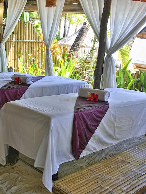 Liệu pháp hương thơm, massage đá nóng, massage mô sâu