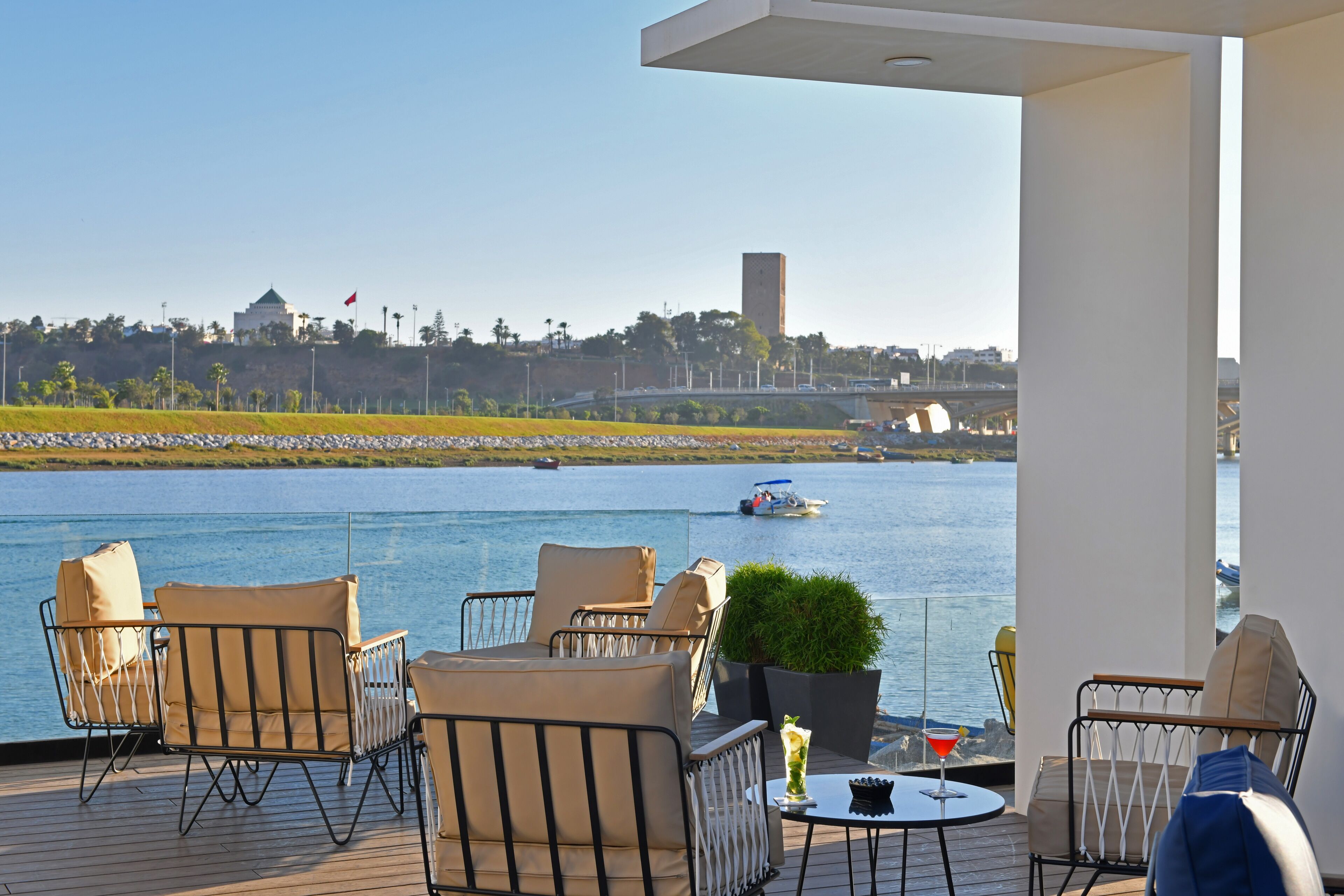 2 bars/lounges, poolside bar