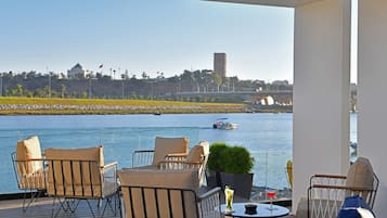 2 bares o lounges, bar junto a la alberca