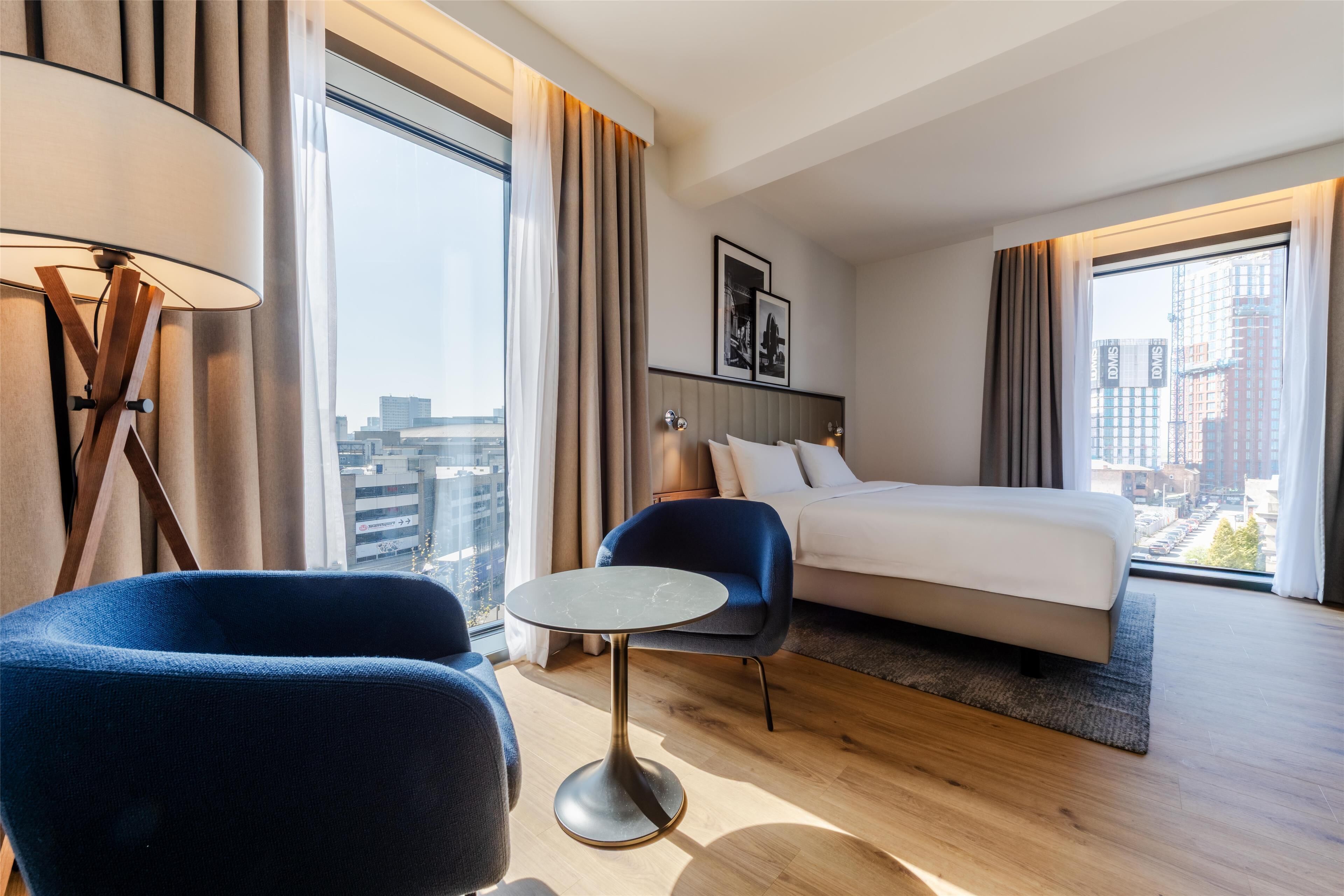 suite, 1 bedroom (net zero) | hypo-allergenic bedding, in-room safe, desk, iron/ironing board