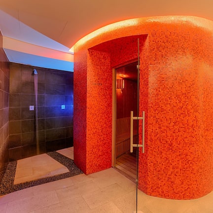 Sauna, steam room, Turkish bath, body treatments, body scrubs, facials