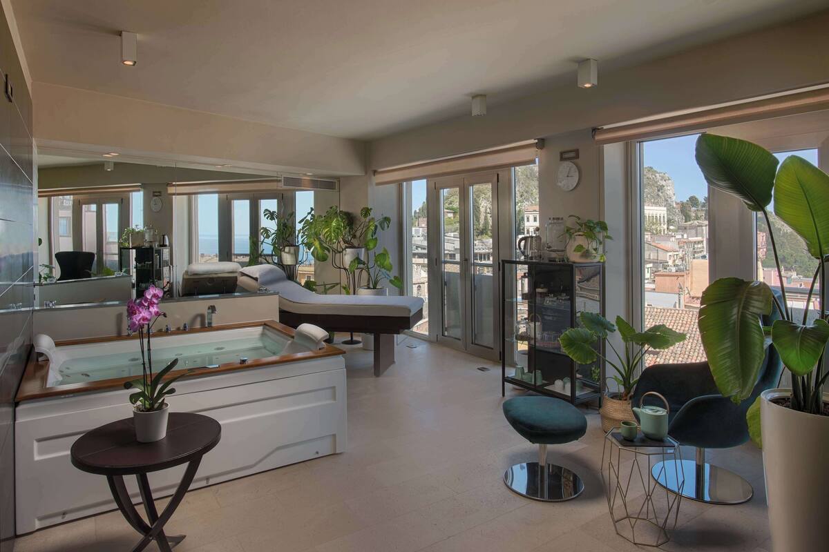 sauna, steam room, turkish bath/hammam, body treatments, body scrubs