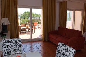 Classic Studio, 1 Bedroom, Terrace | Living area